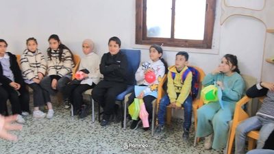 أطفال في حلقة خلال فعاليات شهر رمضان في المركز.